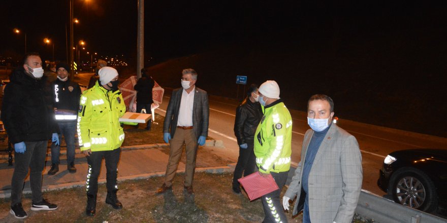 Samsun'da muhtarlardan polislere sürpriz kutlama