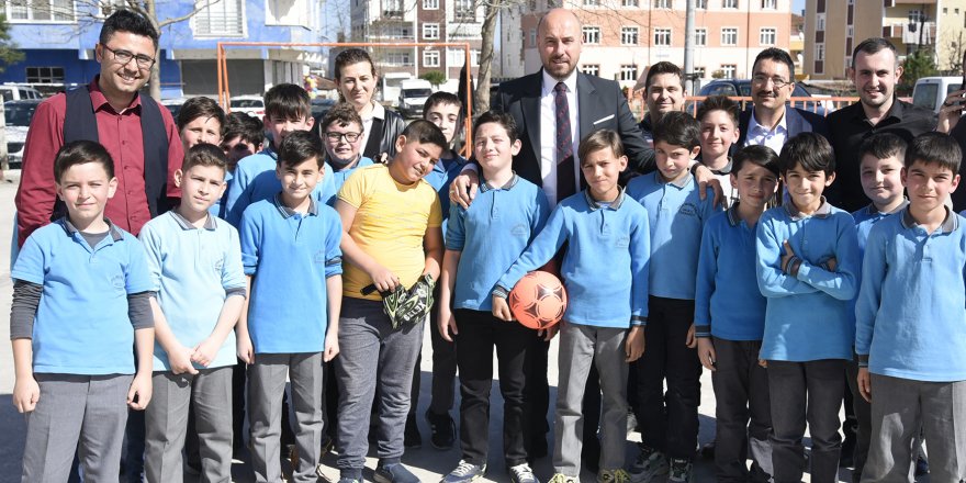 Başkan Togar öğrencilerin 23 Nisan coşkusuna ortak oluyor