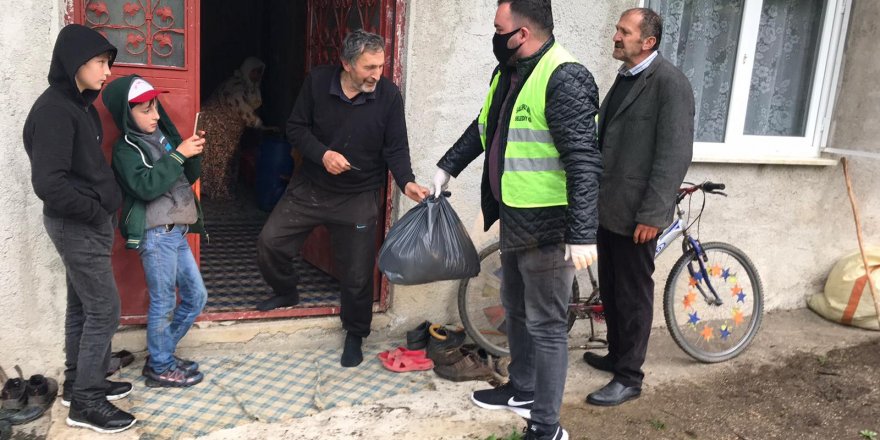 Salıpazarı Belediyesi'nden vatandaşlara gıda yardımı