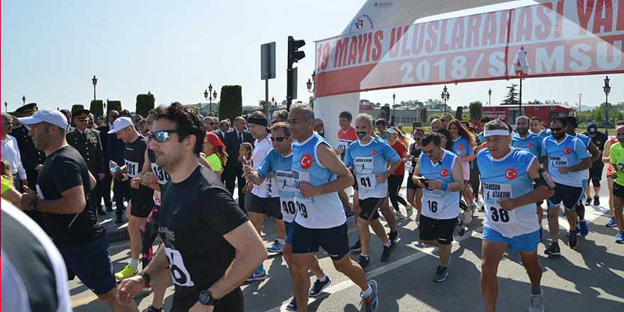 19 Mayıs Yarı maratonu başladı