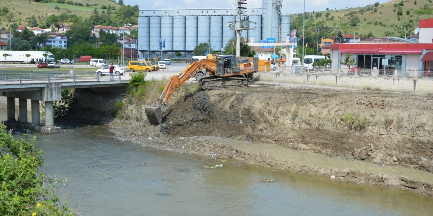 Samsun’da Tersakan Irmağı temizleme çalışmaları tamamlandı