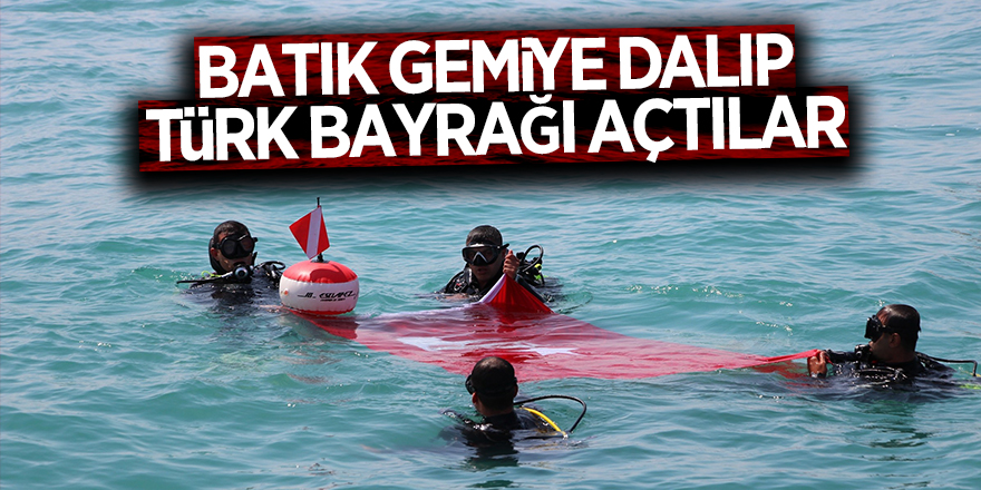 Batık gemiye dalıp Türk bayrağı açtılar 