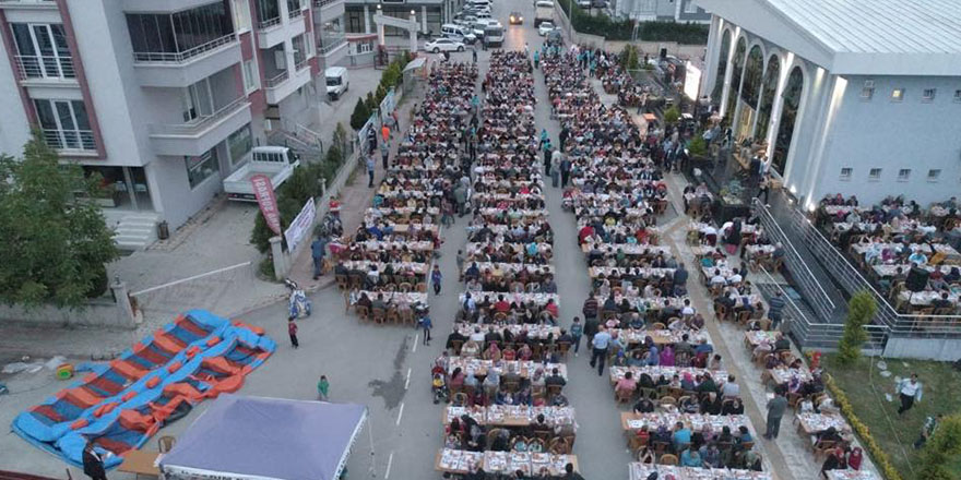 Derebahçe’de 3 bin kişilik dev iftar