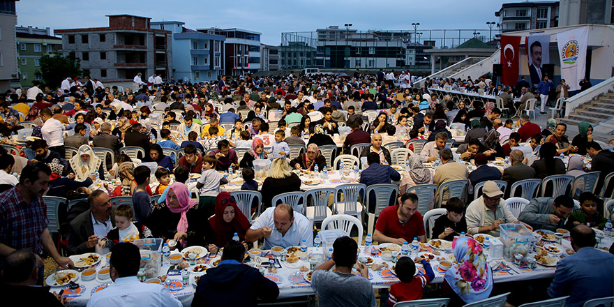 Atakum, mahalle iftarlarında buluşuyor