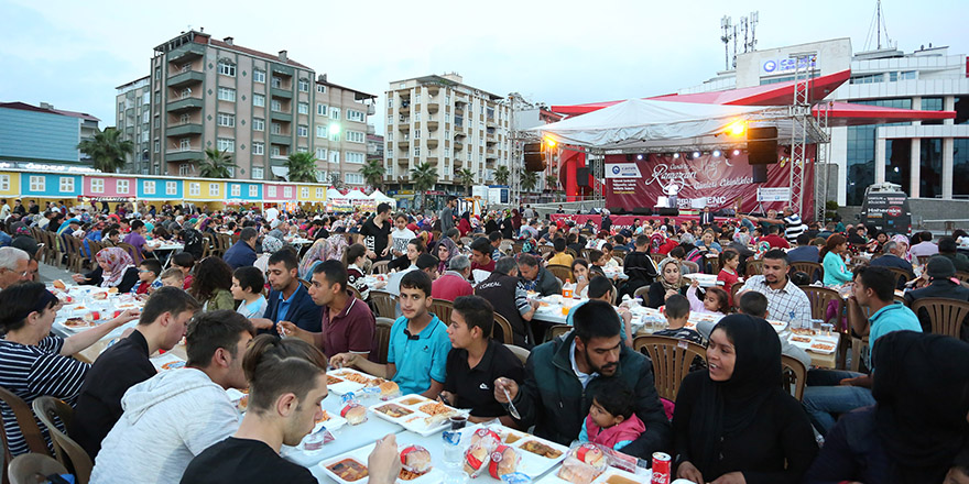 Canik'te Ramazan bereketi sürüyor