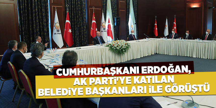 Cumhurbaşkanı Erdoğan, AK Parti'ye katılan belediye başkanları ile görüştü