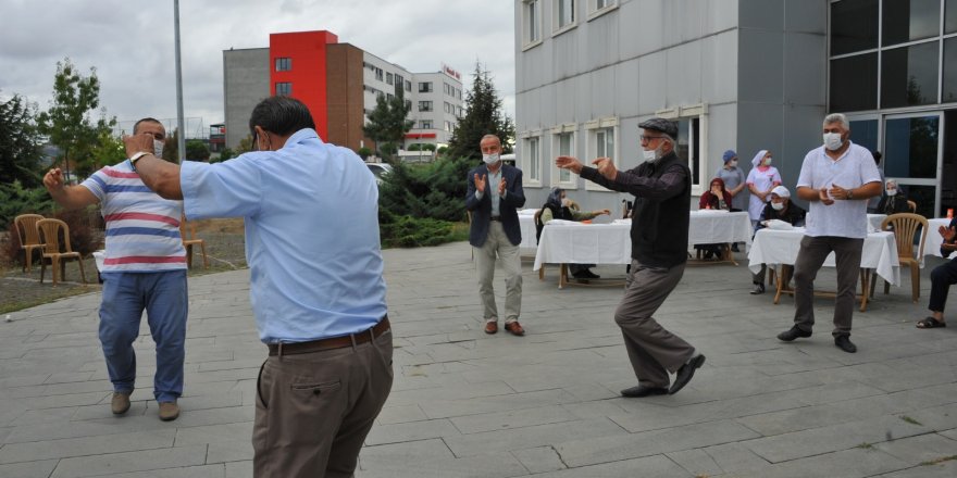 Samsun'da yaşlılara sazlı sözlü moral günü - samsun haber