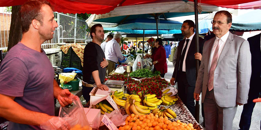 Başkan Şahin vatandaşların dertlerini dinledi 