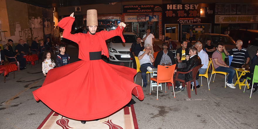 Köprü altında semazen gösterisine yoğun ilgi