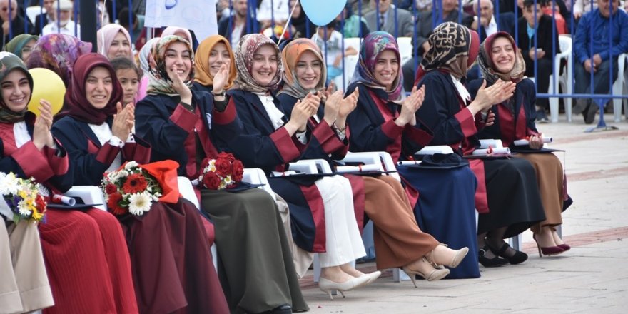 OMÜ İlahiyat Fakültesi 500 mezun verdi