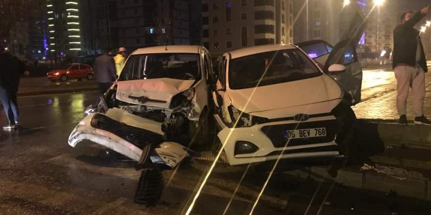 Samsun'da polis aracına çarpan otomobildeki 3 kişi yaralandı - samsun haber