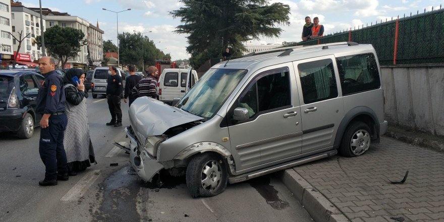 Samsun'da ticari araç duvara çarptı - samsun haber