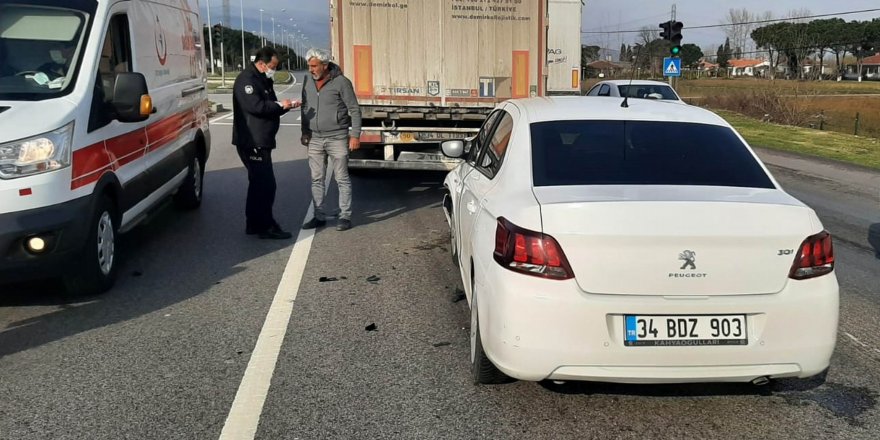 Samsun'da otomobil tıra çarptı: 2 yaralı - samsun haber