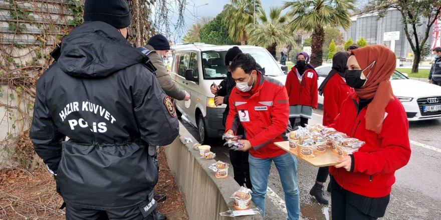 Samsun'da Türk Kızılay'ından polislere çorba ikramı - samsun haber