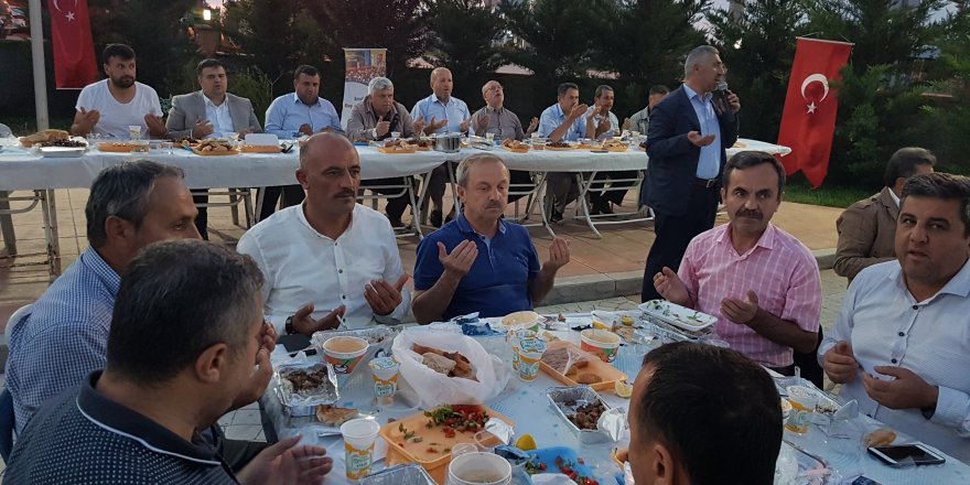 Eğitimciler iftarda buluştu