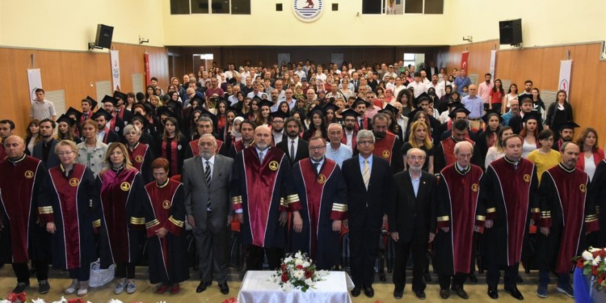 Güzel Sanatlar Fakültesinde mezuniyet coşkusu