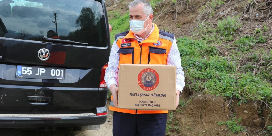 Direksiyon geçen Başkan Kılıç gıda kolilerini dağıttı - samsun haber