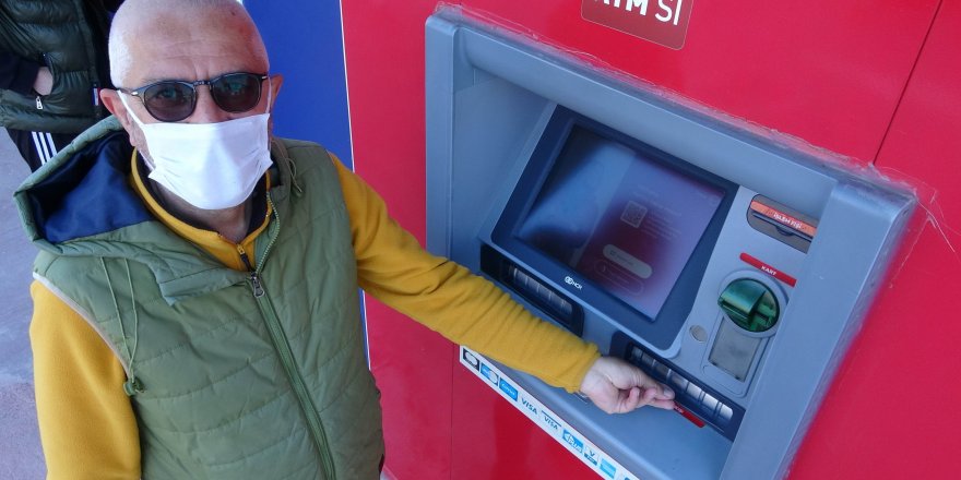 Samsun'da yaşlı adam maaşını ATM'de unutunca olanlar oldu - samsun haber