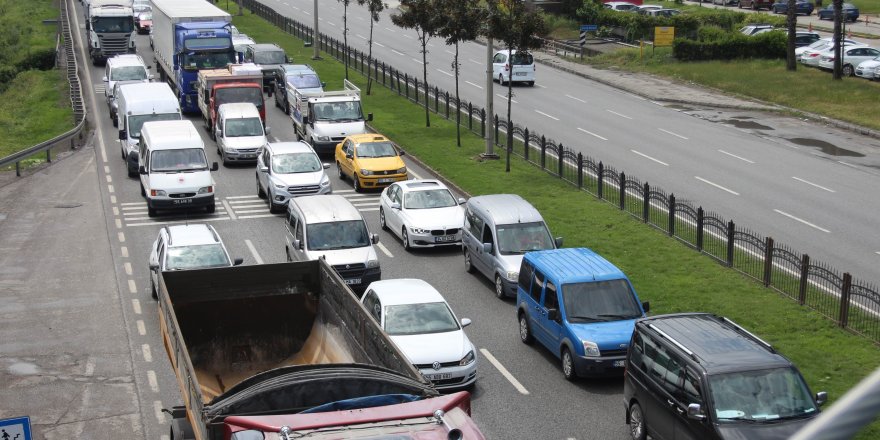 Samsun'da 3 araç çarpıştı trafik felç oldu - samsun haber