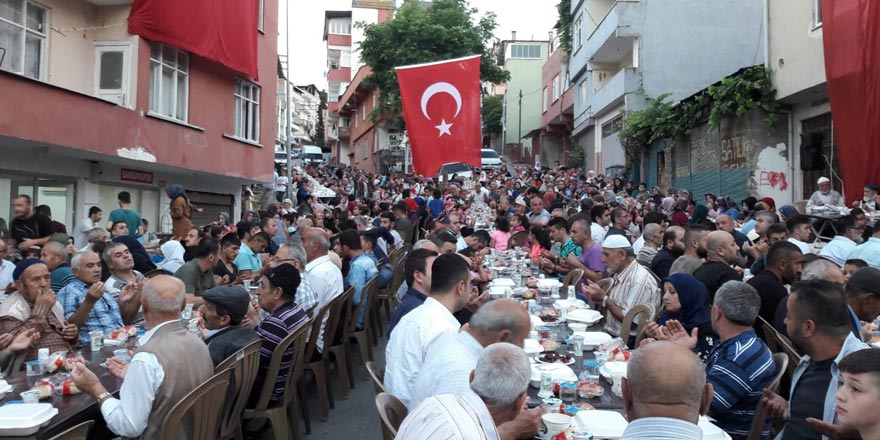 Komşu mahalleler iftarda buluştu