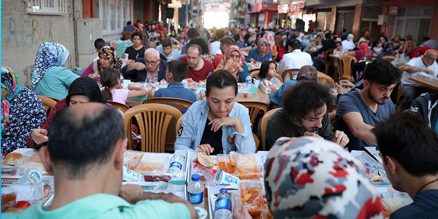 70 bini aşkın İlkadımlı Komşu İftarları'nda buluştu 