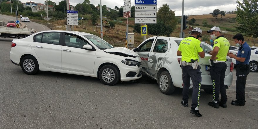 Samsun'da 2 araç birbirine girdi  2 kişi yaralandı - samsun haber