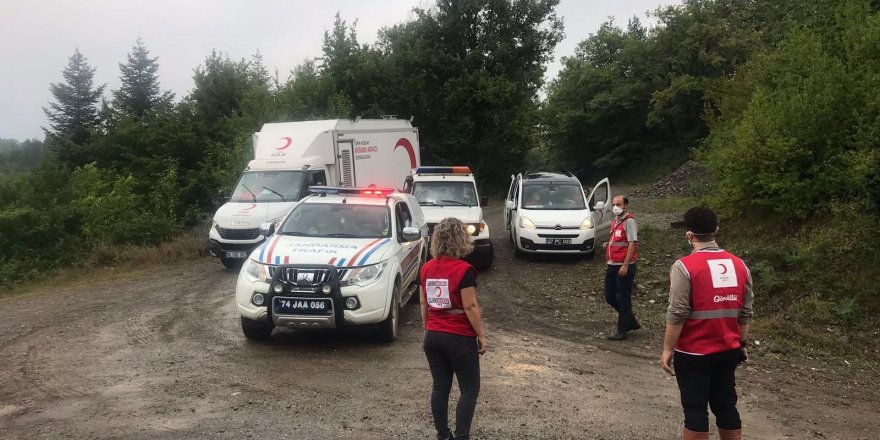 Kızılay'dan selzedelere sıcak yemek ikramı - samsun haber