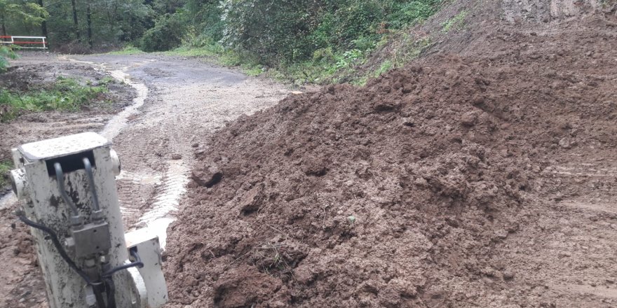 Salıpazarı'nda heyelan yolları kapattı - samsun haber