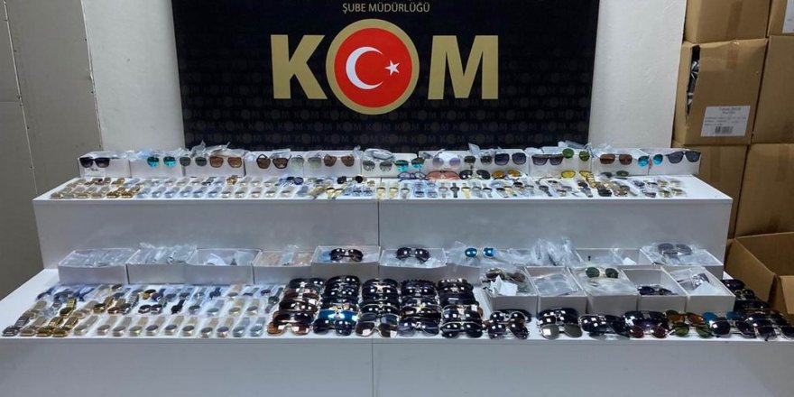 Samsun'da kaçakçılık operasyonu Çok sayıda kaçak gözlük ve saat ele geçirildi - samsun haber