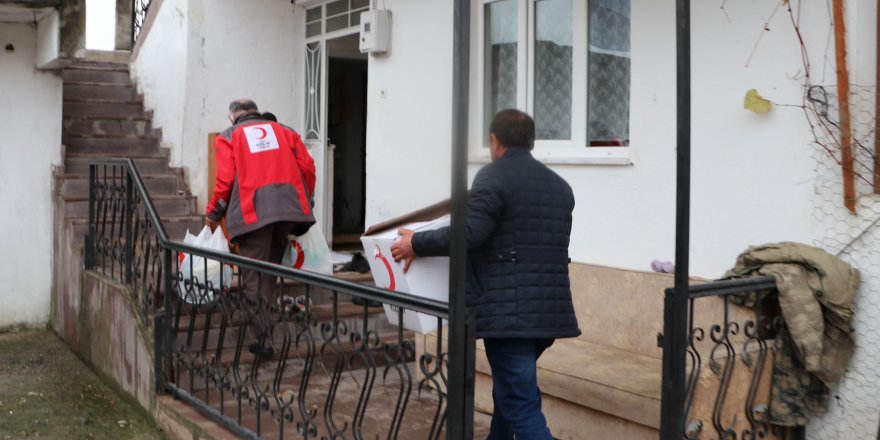 Türk Kızılay'dan evi yanan aileye yardım - samsun haber