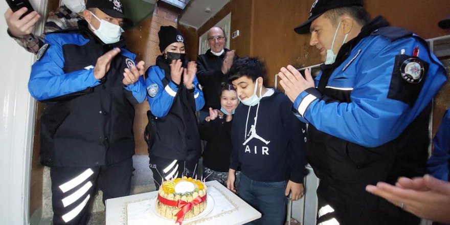 Polislerden Eren'e anlamlı ziyaret - samsun haber