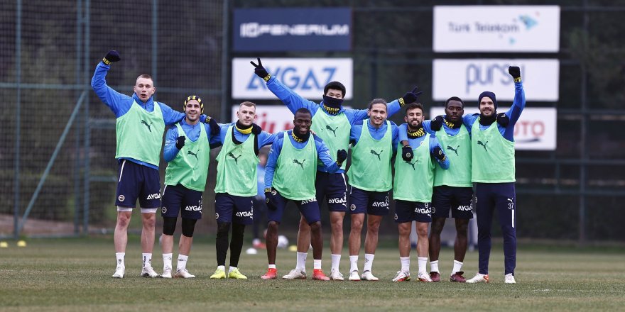 Fenerbahçe'de Adana Demirspor maçı hazırlıkları sürüyor