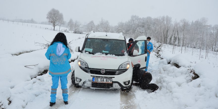 Samsun'da evde sağlık ekipleri karda mahsur kaldı - samsun haber