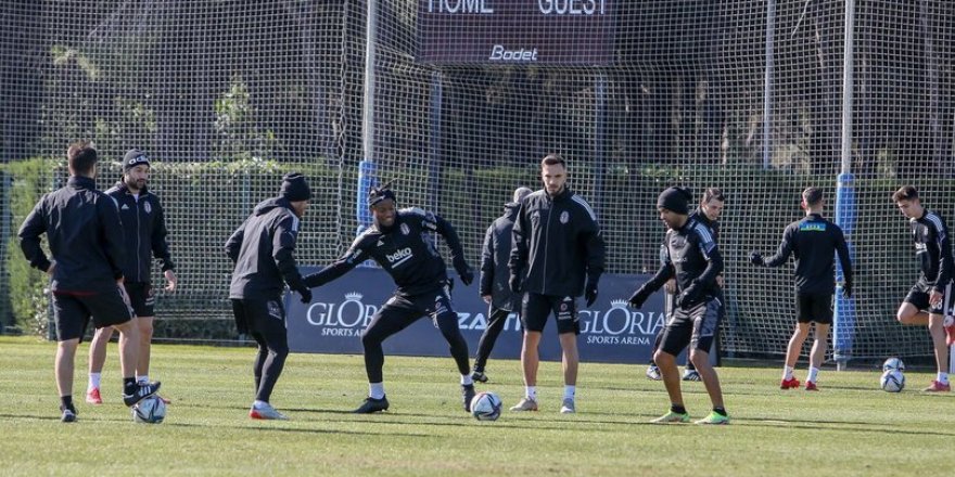 Beşiktaş'ın, Antalya kampı 10 eksikle devam ediyor