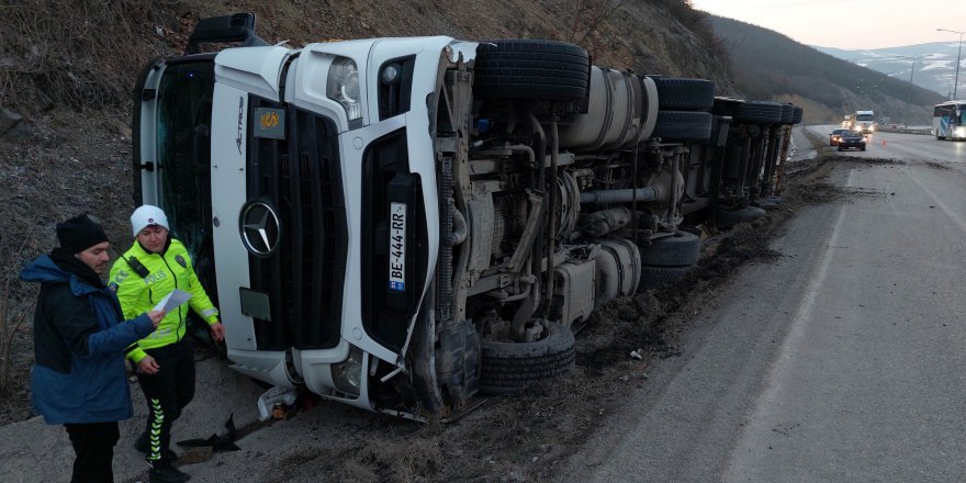 Samsun'da kargo tırı devrildi: 1 yaralı - samsun haber