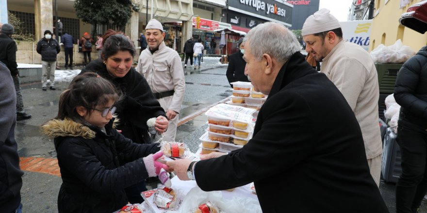 Başkan Demirtaş Büyük Cami cemaatine Çanakkale Savaşı menüsünü ikram etti