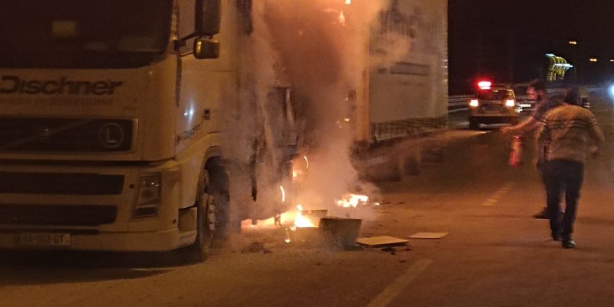 Samsun'da mobilya yüklü tırda çıkan yangın söndürüldü - samsun haber