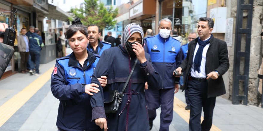 İlkadım zabıtası çocukları kullanarak dilenenlere karşı mücadele başlattı