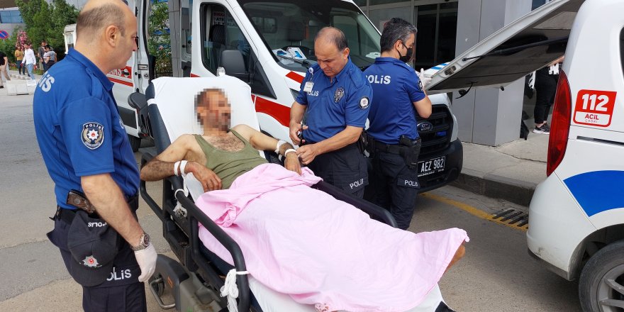 Samsun'da kendine zarar veren şahıs bağlanarak tedavi edildi