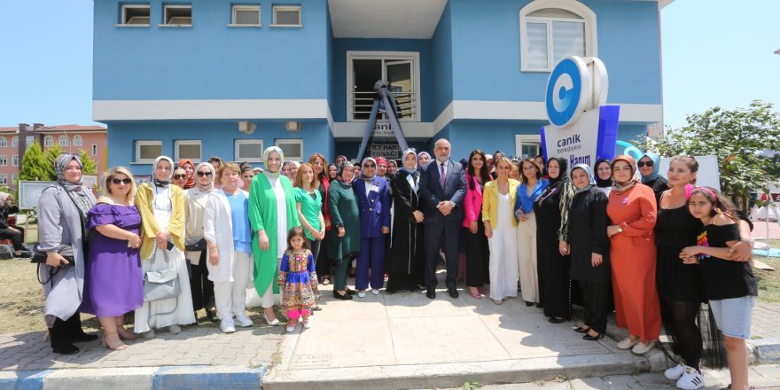 Canikli Kadınlar El Emeği Ürünlerini Sergiledi