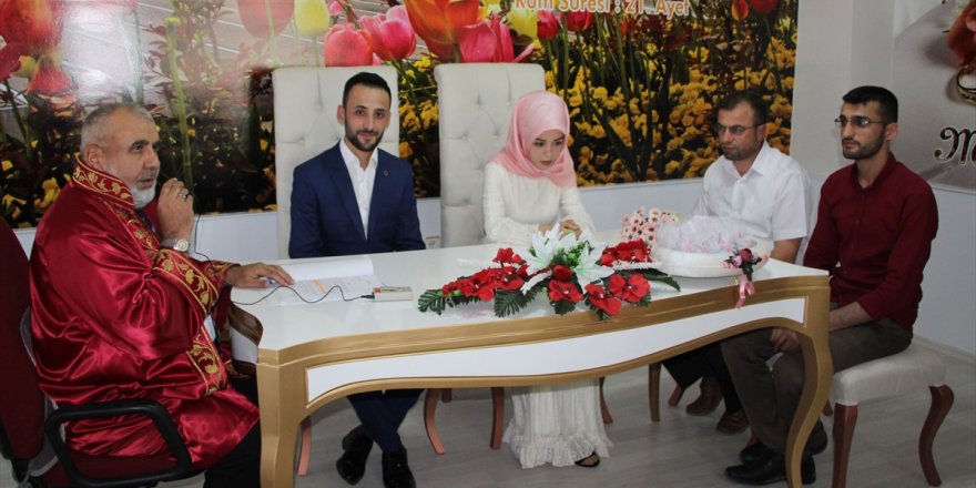 Müftülükte ilk resmi nikah kıyıldı