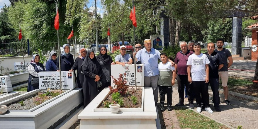 Şehit asker kabri başında dualarla anıldı