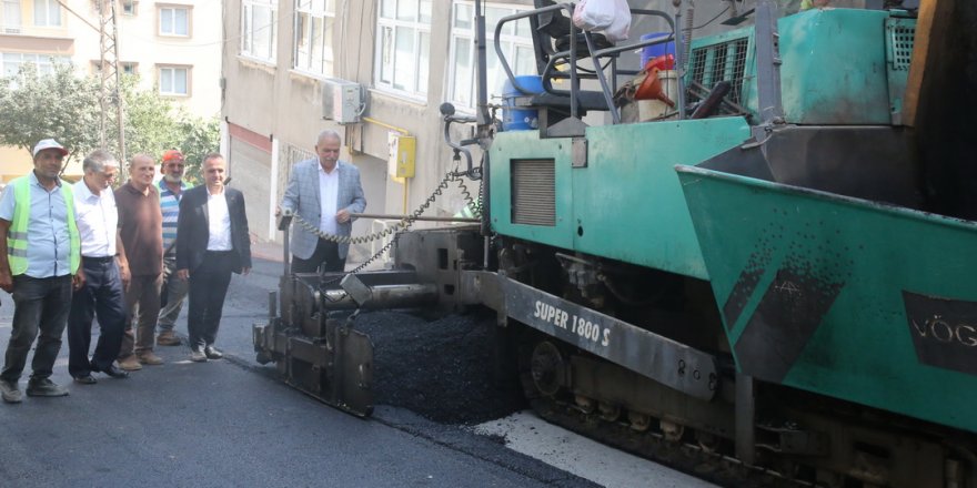 BAŞKAN DEMİRTAŞ FİNİŞERE ÇIKARAK ASFALT DÖKTÜ - samsun haber