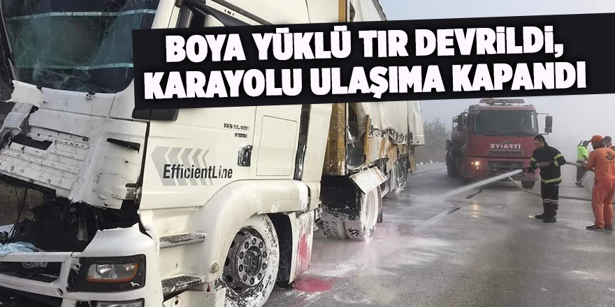 Boya yüklü tır devrildi, karayolu ulaşıma kapandı