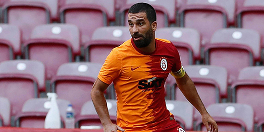 Arda Turan, futbolu bıraktığını açıkladı!