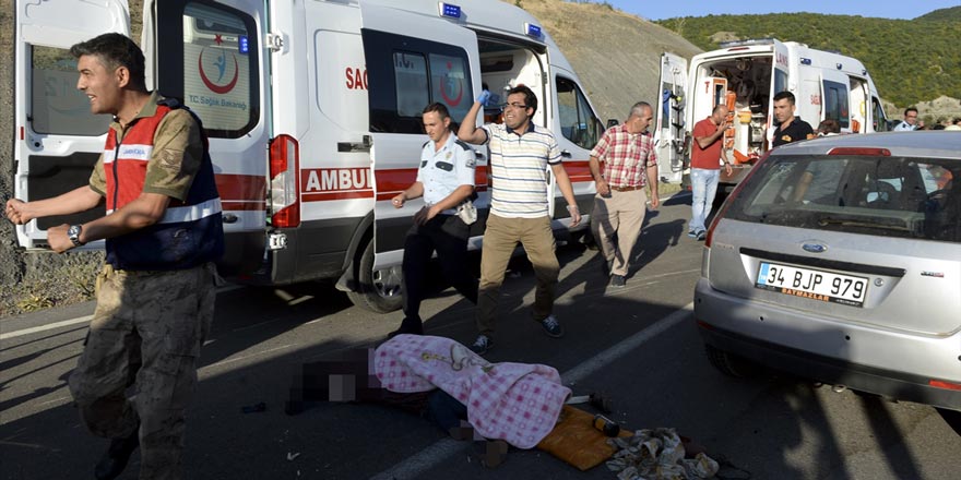 Katliam gibi kaza: 4 ölü, 22 yaralı