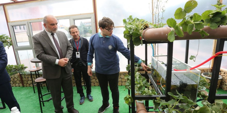 Başkan Sandıkçı: “Gençler için yeni projeler kazandırmaya devam edeceğiz”