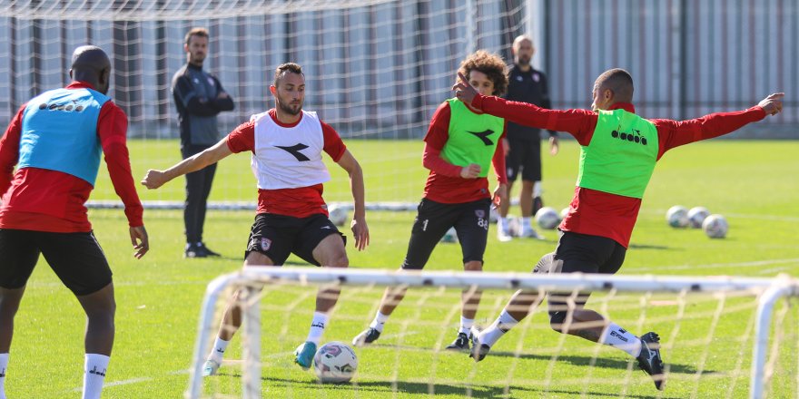 Samsunspor'un Pendikspor mesaisi başladı