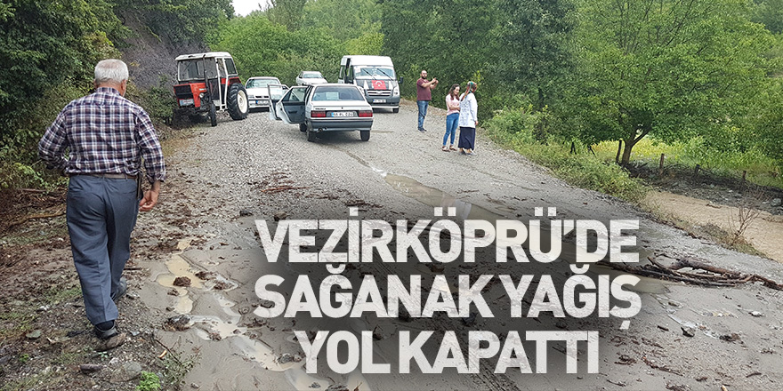 Samsun'da sağanak yol kapattı