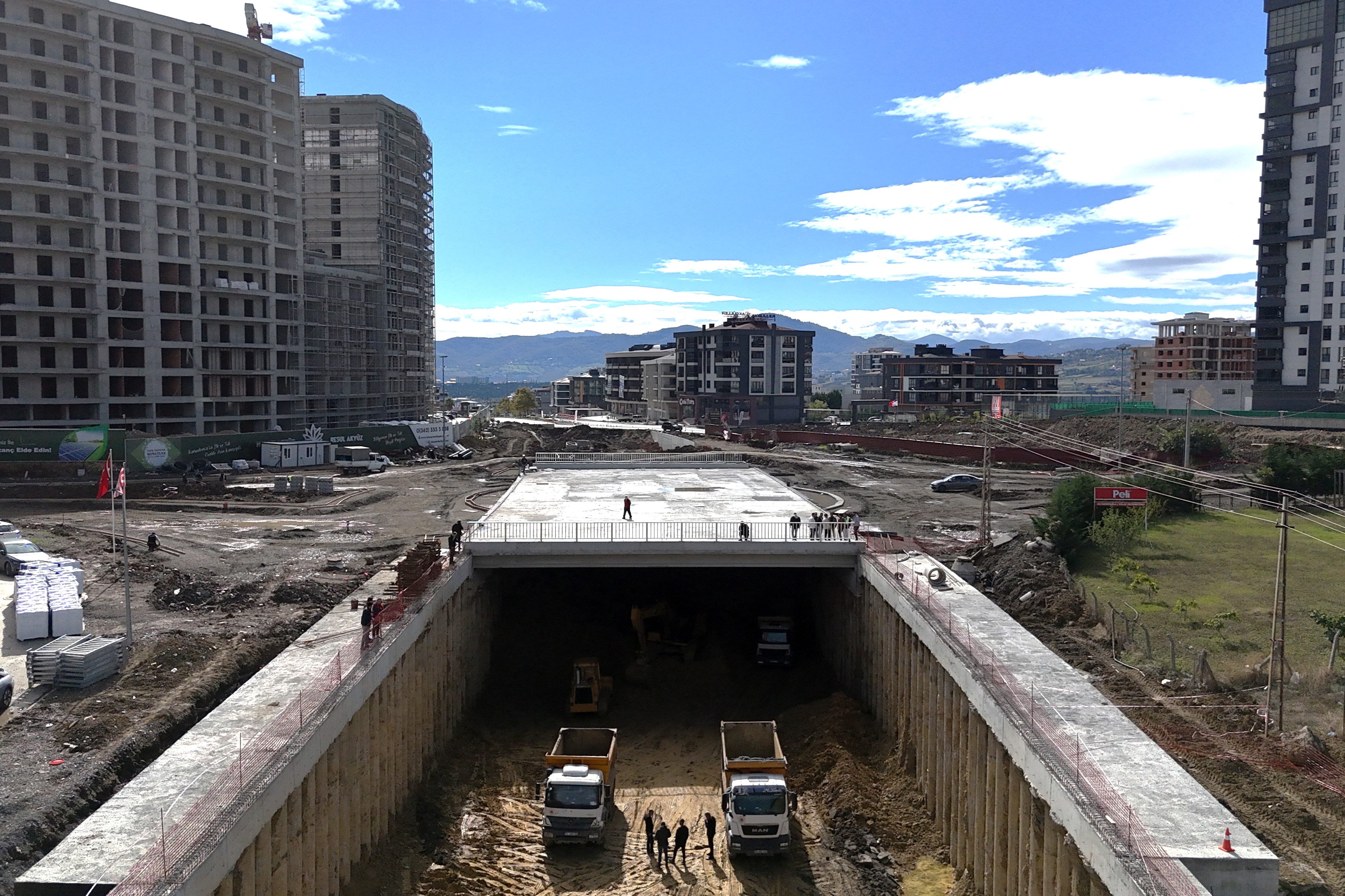 RTE BULVARI’NDA ÇALIŞMALAR HIZ KESMEDEN SÜRÜYOR  3’ÜNCÜ ŞERİDİN İNŞASI BAŞLADI